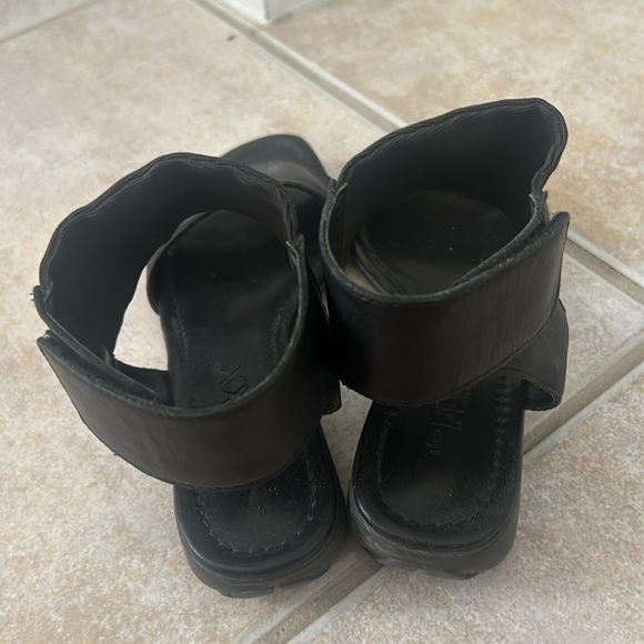 THE FLEXX Women’s Black Ankle Strap Sandals with Velcro Closure 7 - Picture 3 of 12